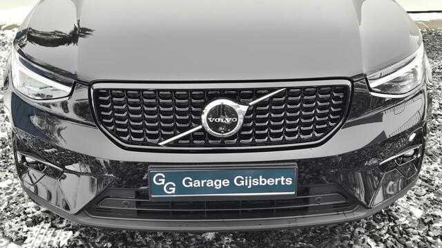 Volvo XC40 2.0 B4 Ultra Dark Panorama Dak - MY 2026 - 19" Wielen - Lighting - Harman Kardon Audio - 360 Camera - Climate - 2000 KG Trekgewicht - Privacy Glass - UD7000 Interieur - voorruit verwarming - Power seats met Memory