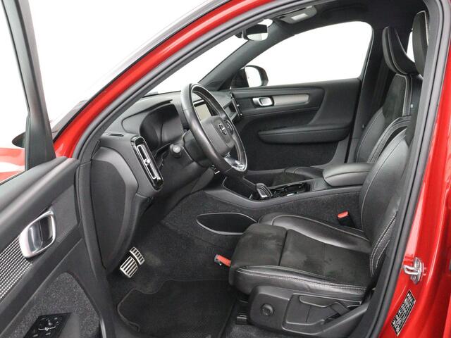 Volvo XC40 Recharge P8 AWD R-Design | SOH 92% | Stoel & stuurverwarming | Trekhaak | Warmtepomp | Leder/Alcantara | Carplay | Navigatie | Adaptive cruise | Keyless | Navigatie