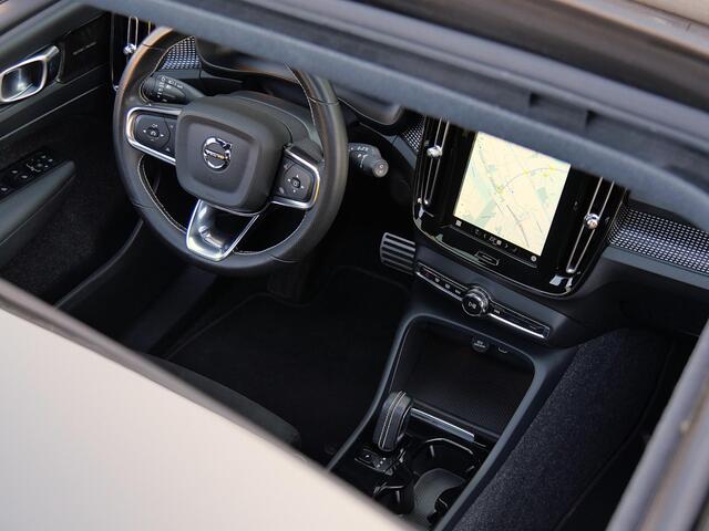 Volvo XC40 P8 AWD R-DESIGN/ NIEUWE HOOGVOLTACCU/ 360°CAMERA/ PANORAMADAK/ BLIS/ 20INCH VELGEN/ H&K AUDIO