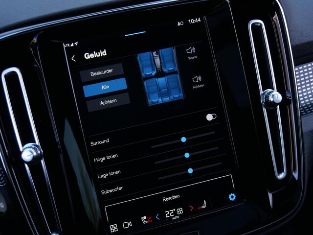 Volvo XC40 P8 AWD R-DESIGN/ NIEUWE HOOGVOLTACCU/ 360°CAMERA/ PANORAMADAK/ BLIS/ 20INCH VELGEN/ H&K AUDIO