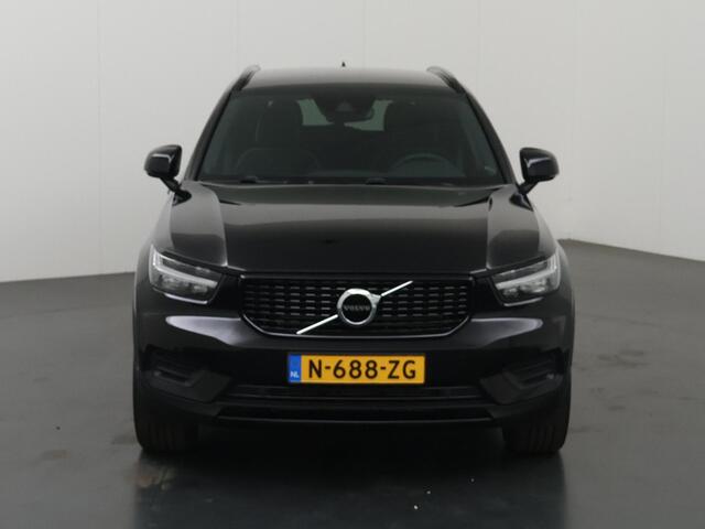 Volvo XC40 1.5 T4 Recharge R-Design | Navigatie | Camera | DAB | Apple CarPlay/Android Auto | Comfortstoelen | Adaptieve Cruise Control | Ele. kofferdeksel | Ele.wegklapbare trekhaak |