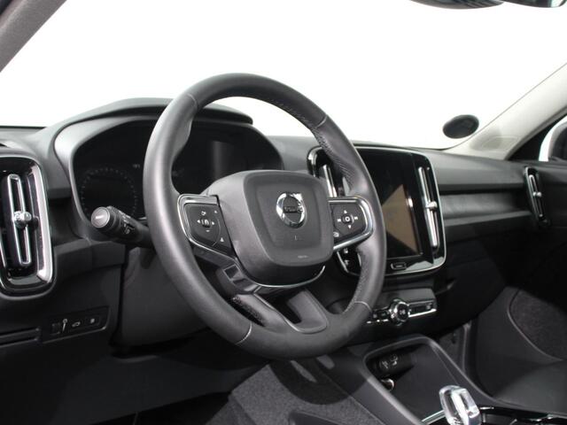 Volvo XC40 1.5 T4 Plug-in hybrid Plus Bright Climate control Adaptieve cruise control Parkeersensoren Achteruitrijdcamera 360* Keyless LED Navigatie Verwarmde voorstoelen Apple Carplay/ Android Auto