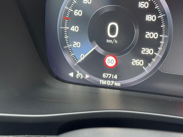 Volvo XC40 1.5 T4 Recharge Inscription - Pan dak - Leder - camera - navi