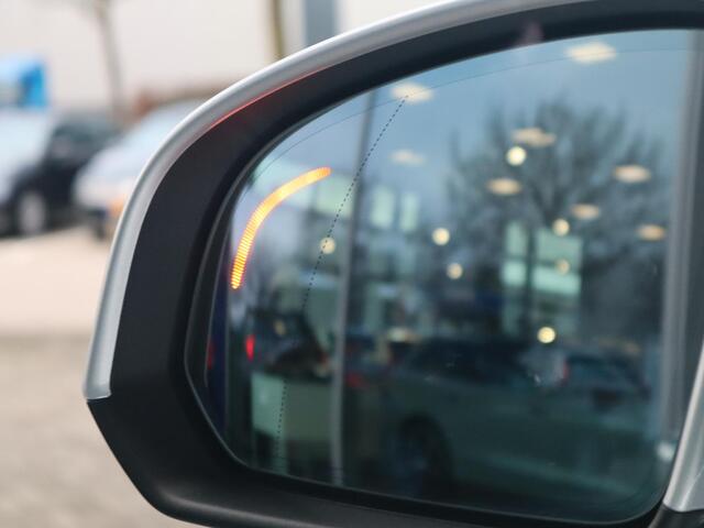 Volvo XC40 2.0 T4 Inscription | Schuifdak | 360 camera | elektrische stoelen |