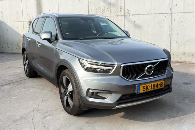 Volvo XC40 2.0 T5 AWD 184kW/250pk Aut8 Intro Edition PANORAMADAK + HARMAN/KARDON + ADAPT.CRUISE + 360 CAMERA + PILOT ASSIST + LEER + EL.STOELEN + STOEL-&STUURVERWARMING + EL.TREKHAAK + BLIS + PD-GLASS + LANE ASSIST + PARKSENSOREN + 19" LM-VELGEN!!