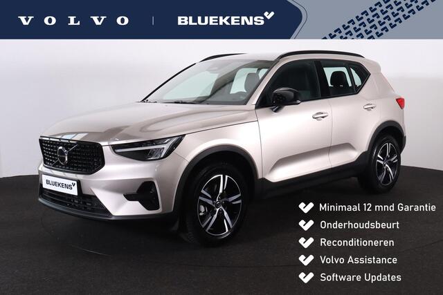 Volvo XC40 B4 Plus Dark - IntelliSafe Assist & Surround - Harman/Kardon audio - Parkeercamera achter - Verwarmde voorstoelen & stuur - Parkeersensoren voor & achter - Elektr. bedienb. voorstoelen met links geheugen - Draadloze tel. lader - Elektr. inklapbare trekhaa