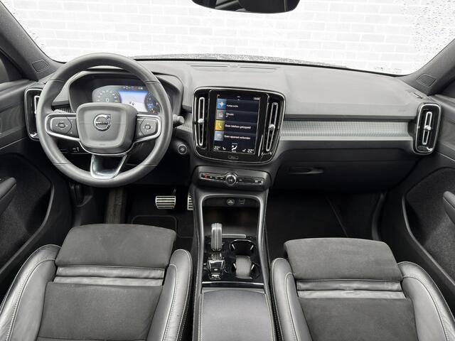 Volvo XC40 1.5 T3 R-Design | Trekhaak | Stoel- en Stuurverwarming | Achteruitrijcamera | Parkeersensoren Voor en Achter | 19 Inch Velgen | Voorruitverwarming | Getint Glas | Keyless | Navigatie | Apple Carplay / Android Auto | Nubuck Bekleding |