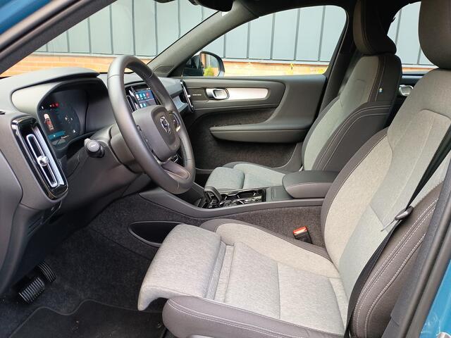 Volvo XC40 B4 Plus Dark | Harman Kardon | Elektrische stoelen met memory | Stoel & Stuurverwarming | Voorruitverwarming |