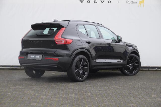 Volvo XC40 B3 177PK Automaat Plus Black Edition / Adaptive cruise control / Elektrische stoelen / Harman Kardon audio / Pilot assist / BLIS / Stoel en stuur verwarming / Elektrische achterklep / Parkeersensoren met camera / Google infotainment