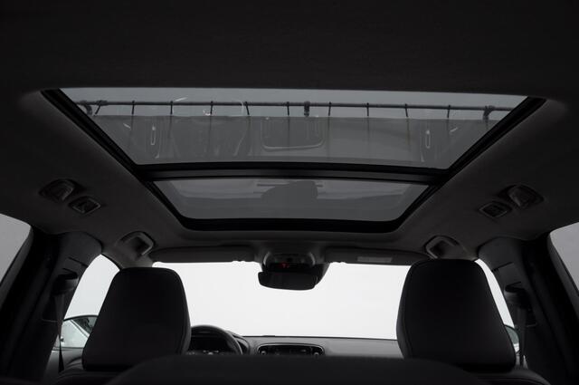 Volvo XC40 B4 211PK Automaat Inscription / Elektrische stoelen met geheugen / Keyless entry / Elektrische achterklep / Harman Kardon audio / Parkeersensoren met camera / stoel - en stuurwielverwarming /