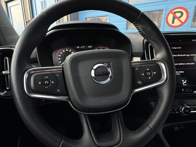 Volvo XC40 2.0 B4 Business Pro | 18" 5-Spaaks Silver velgen met 235/55 R18 banden | 2-zone Electronic Climate Control met gekoeld dashboardkastje | Achteropkomend verkeer waarschuwing