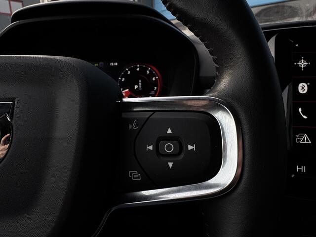 Volvo XC40 2.0 B4 Business Pro | 18" 5-Spaaks Silver velgen met 235/55 R18 banden | 2-zone Electronic Climate Control met gekoeld dashboardkastje | Achteropkomend verkeer waarschuwing