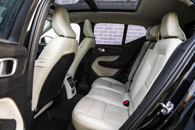 Volvo XC40 1.5 T4 Recharge Inscription | Trekhaak | Keyless entry en drive | Harman/Kardon | Elektrisch verstelbare voorstoelen | Dealeronderhouden | Parkeercamera | Panoramisch schuif/kanteldak