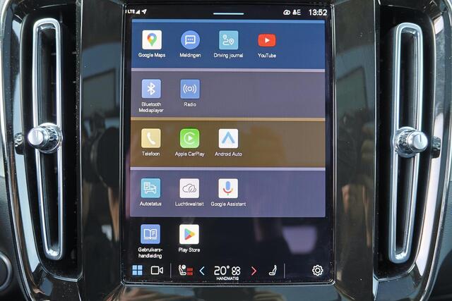 Volvo XC40 B3 Plus Dark - Panorama/schuifdak - IntelliSafe Assist & Surround - 360º Camera - Harman/Kardon audio - Adaptieve LED koplampen - Verwarmde voorstoelen & stuur - Parkeersensoren voor & achter - Elektr. bedienb. voorstoelen met geheugen links - Draadloze t