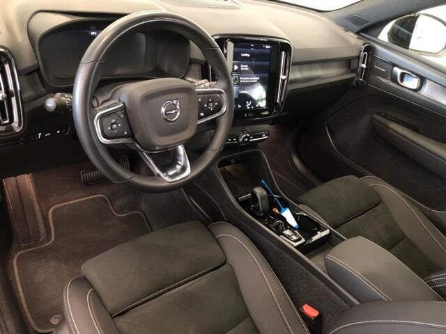 Volvo XC40 1.5 T5 Plug-in Hybrid Ultimate Dark | PHEV | 360 Graden Camera | Lichtmetalen Velgen 20 inch | Navigatie | Elektrisch Verstelbare Voorstoelen | Elektrische Achterklep | Keyless Entry | BLIS | Cruise Control Adaptief | Verwarmde Voorruit