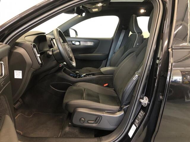 Volvo XC40 1.5 T5 Plug-in Hybrid Ultimate Dark | PHEV | 360 Graden Camera | Lichtmetalen Velgen 20 inch | Navigatie | Elektrisch Verstelbare Voorstoelen | Elektrische Achterklep | Keyless Entry | BLIS | Cruise Control Adaptief | Verwarmde Voorruit