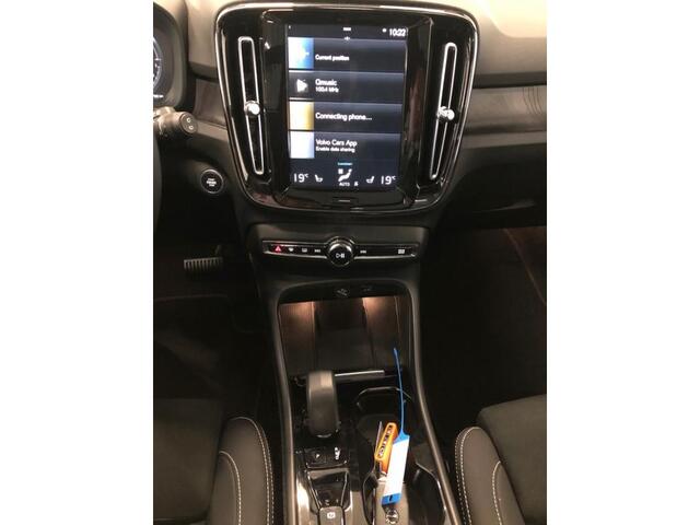 Volvo XC40 1.5 T5 Plug-in Hybrid Ultimate Dark | PHEV | 360 Graden Camera | Lichtmetalen Velgen 20 inch | Navigatie | Elektrisch Verstelbare Voorstoelen | Elektrische Achterklep | Keyless Entry | BLIS | Cruise Control Adaptief | Verwarmde Voorruit