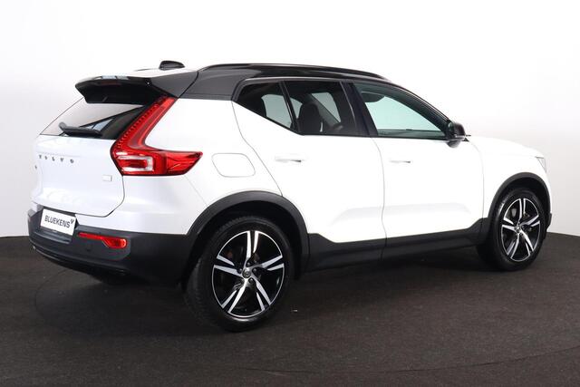 Volvo XC40 T5 Recharge R-Design - IntelliSafe Assist & Surround - Verwarmde voorstoelen & stuur - Draadloze tel. lader - Elektr. bedienb. voorstoelen - Parkeercamera achter - Adaptieve LED koplampen - Parkeersensoren voor & achter - Extra getint glas - 19" LMV