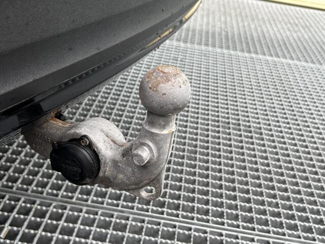 Volvo XC40 1.5 T5 Recharge R-Design PHEV, Automaat, Panoramadak, Trekhaak elektrisch inklapbaar, 20 inch R-design wielen, Leder-nubuck bekleding, Elektrische stoelverstelling, Stoelverwarming, Stuurverwarming, Harman Kardon