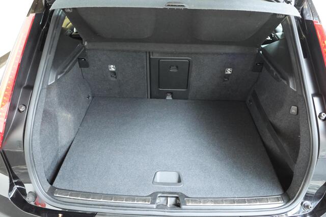 Volvo XC40 T5 Twin Engine Inscription | Stoelverwarming | Parkeersensoren voor + achter | Parkeercamera | Volvo on Call | Navigatie | Lederen bekleding | 1ste Eigenaar | Dealeronderhouden |