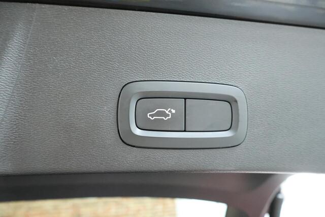 Volvo XC40 T5 Twin Engine Inscription | Stoelverwarming | Parkeersensoren voor + achter | Parkeercamera | Volvo on Call | Navigatie | Lederen bekleding | 1ste Eigenaar | Dealeronderhouden |