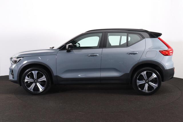 Volvo XC40 Recharge Plus 70 kWh - IntelliSafe Assist & Surround - Parkeercamera achter - Verwarmde voorstoelen & stuur - Parkeersensoren voor & achter - Draadloze tel. lader - Warmtepomp - 19' LMV