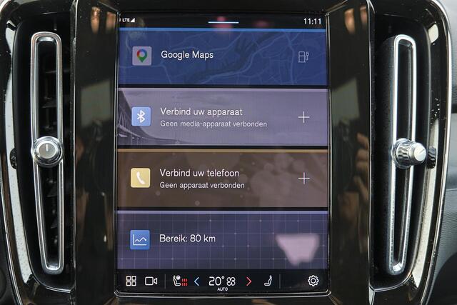 Volvo XC40 Recharge Plus 70 kWh - IntelliSafe Assist & Surround - Parkeercamera achter - Verwarmde voorstoelen & stuur - Parkeersensoren voor & achter - Draadloze tel. lader - Warmtepomp - 19' LMV