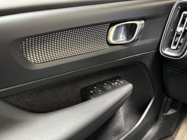 Volvo XC40 1.5 T5 Recharge R-Design 262Pk automaat (PANORAMADAK, APPLE CARPLAY, LEDER/ALCANTARA, CAMERA, KEYLESS, SPORTSTOELEN, ZWART HEMEL, NIEUWE APK, NIEUWSTAAT)