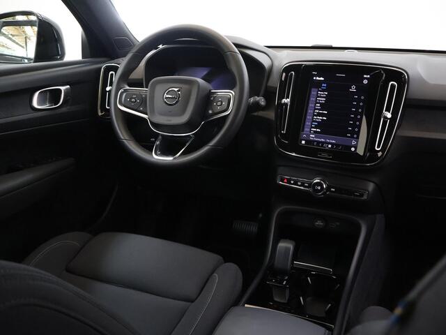 Volvo XC40 Recharge Core 70 kWh | SOH 95% | Warmtepomp | Trekhaak | Stoelverwarming | Stuurwielverwarming | Apple Carplay/Android Auto | Achteruitrijcamera |