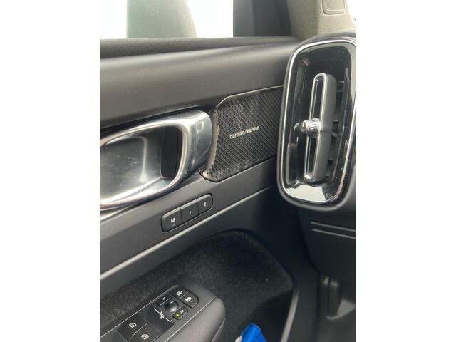 Volvo XC40 2.0 T5 AWD Intro Edition | Panoramadak | 360 Graden Camera | Navigatie | Cruise Control Adaptief | BLIS | Stoelverwarming | Parkeerverwarming | Lederen Bekleding | Elektrische Achterklep