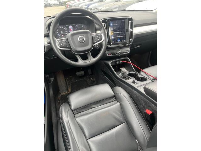 Volvo XC40 2.0 T5 AWD Intro Edition | Panoramadak | 360 Graden Camera | Navigatie | Cruise Control Adaptief | BLIS | Stoelverwarming | Parkeerverwarming | Lederen Bekleding | Elektrische Achterklep