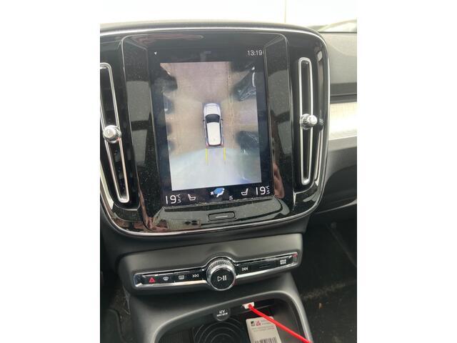 Volvo XC40 2.0 T5 AWD Intro Edition | Panoramadak | 360 Graden Camera | Navigatie | Cruise Control Adaptief | BLIS | Stoelverwarming | Parkeerverwarming | Lederen Bekleding | Elektrische Achterklep