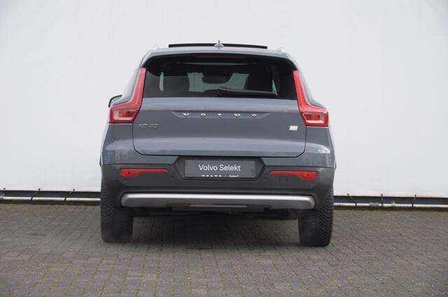 Volvo XC40 T4 211PK Automaat Ultimate Bright / Panoramadak/ Elektrische stoelen met geheugen/ Elektrische achterklep/ Parkeersensoren met 360 Camera/ Stoel en stuurwielverwarming/ Mistlampen/ Luxe bekleding/ /19" Velgen/ Harman kardon audio/ Apple carplay