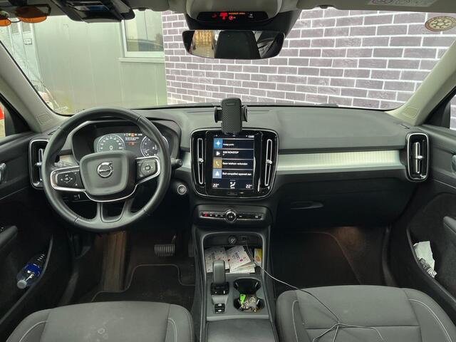 Volvo XC40 2.0 B4 Momentum Business | Trekhaak | Achteruitrijcamera | Parkeersensoren | Cruise Control Adaptief | Elektrische Achterklep | Navigatie | Apple Carplay | Android Auto