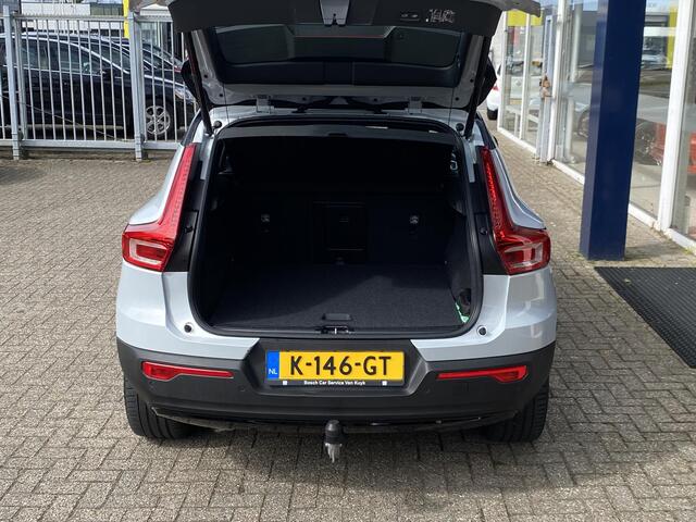 Volvo XC40 Recharge P8 AWD R-Design / 408 Pk / Automaat / NL-Auto / Dealer-Onderhouden / Leder-Alcantara / Digitaal-Dashboard / Keyless / LED / DAB / Navi / Apple-Carplay&Android-Auto / Stuur+Stoelverwarming / Adaptieve Cruise-Control / Climate-Control / ELKTR-Achte