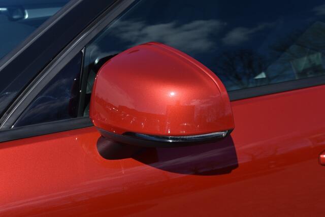 Volvo XC40 T3 156PK Momentum | H&K | Trekhaak | ACC | Leder | Stoelverwarming | Camera