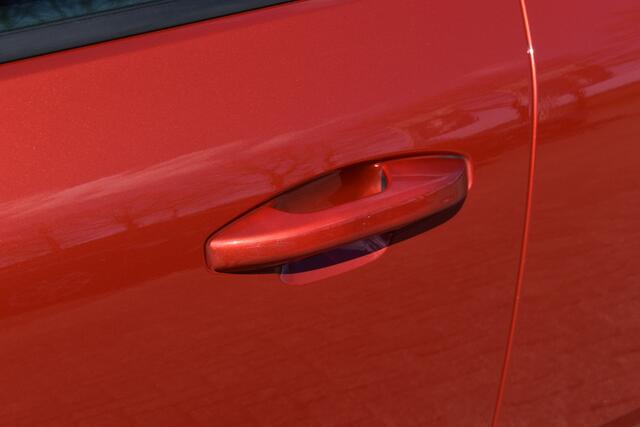 Volvo XC40 T3 156PK Momentum | H&K | Trekhaak | ACC | Leder | Stoelverwarming | Camera