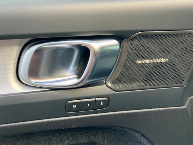 Volvo XC40 1.5 T4 Recharge Dark Plus - Apple?android - camera - stoel/stuurver - memory elect stoel