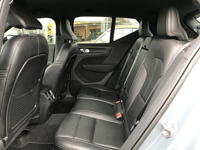 Volvo XC40 Recharge P8 AWD R-Design | Rijklaar incl 12 mnd Bovag | SoH 93% Leder Trekhaak Stoel + stuur verwarming