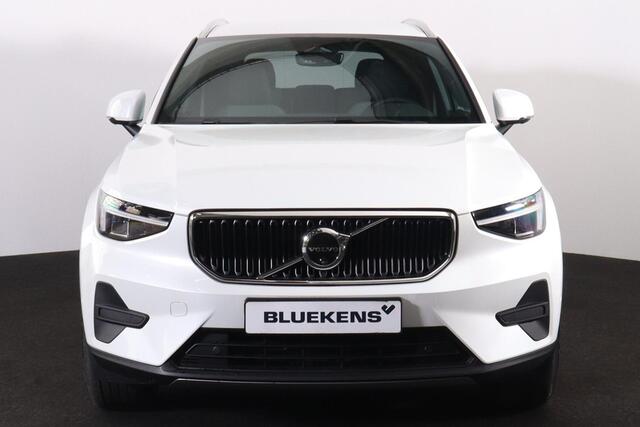 Volvo XC40 B3 Core - IntelliSafe Assist & Surround - 360º Camera - Verwarmde voorstoelen & stuur - Parkeersensoren voor & achter - Draadloze tel. lader - Extra getint glas - Elektr. inklapbare trekhaak - 18' LMV