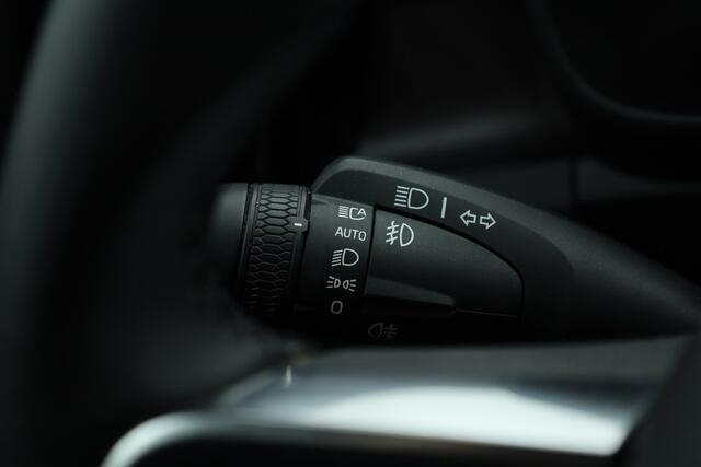 Volvo XC40 Recharge Core 70 kWh | Stoel-Stuurverw. | Cruise | Nav+App.Connect | Camera+PDC | All-Season | Getinte Ruiten | Elek. Spiegels | ACC | LED | Alcantara V