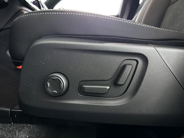 Volvo XC40 B4 Plus Black Edition | Panoramadak | 360° camera | Harman Kardon | Stoel- en Stuurverwarming