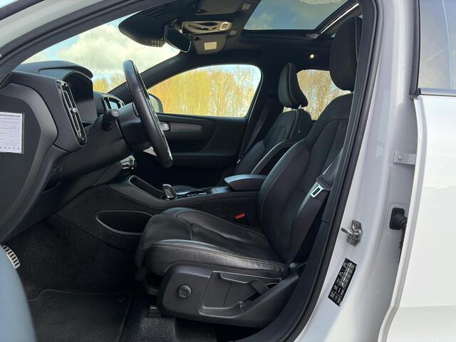 Volvo XC40 2.0 T4 R-Design | Trekhaak | Panoramisch Schuif/Kanteldak | Adaptive Cruise Control | BLIS | Stoel & Stuurverwarming | DAB+ | CarPlay |