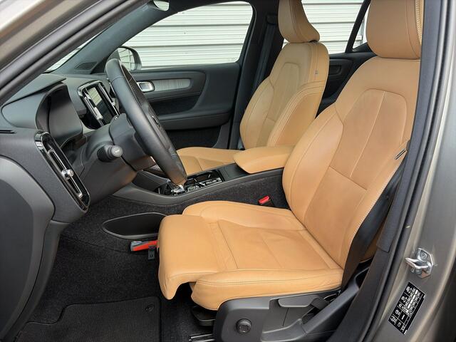 Volvo XC40 T2 Aut. Inscription / Park Assist Line / Trekhaak semi elektrisch / Amber leder /
