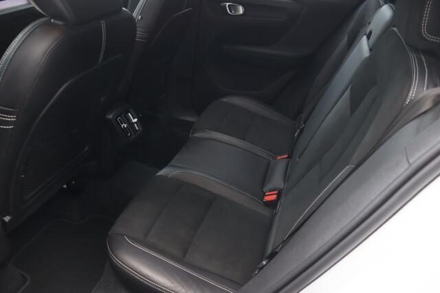 Volvo XC40 1.5 T3 R-Design NL-Auto!! Panoramadak I Camera I Apple Car-Play -- 2e PAASDAG OPEN 11.00 t/m 16.00 UUR --