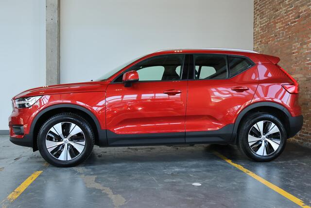 Volvo XC40 T2 Business Pro | Semi-Electrische Wegklapbare trekhaak | Adaptive Cruise Control | 1ste eigenaar | Dealeronderhouden | Parkeerverwarming | BLIS | Parkeersensoren voor + achter | Parkeercamera | Stoelverwarming | Volvo on Call | Comfortstoelen | 18'' Lich