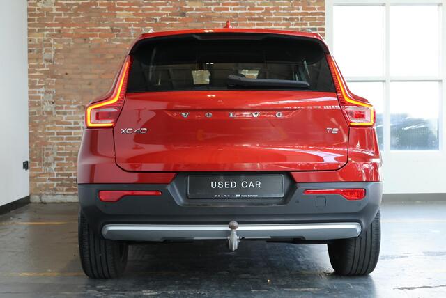 Volvo XC40 T2 Business Pro | Semi-Electrische Wegklapbare trekhaak | Adaptive Cruise Control | 1ste eigenaar | Dealeronderhouden | Parkeerverwarming | BLIS | Parkeersensoren voor + achter | Parkeercamera | Stoelverwarming | Volvo on Call | Comfortstoelen | 18'' Lich