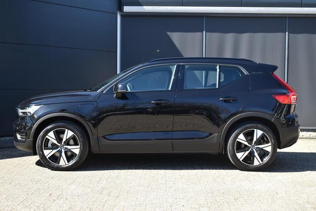 Volvo XC40 T4 Recharge R-Design | Adaptive Cruise Control | Parkeersensoren voor + achter | Parkeercamera | Volvo on Call | Navigatie | Dealeronderhouden |