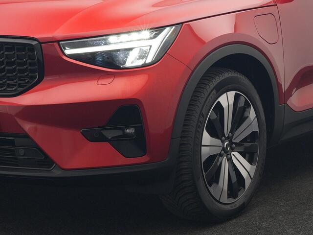 Volvo XC40 T4 Ultimate Dark PHEV 221pk Dealer O.H. | Trekhaak Af Fabriek | Panodak | Camera | Harman / Kardon | Lederen Sportstoelen Memory & Verwarmd | Keyless | Apple Carplay | Navigatie | DAB | Plug In Hybrid |