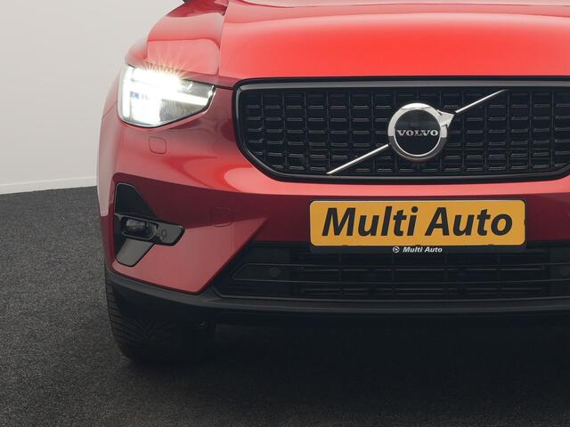 Volvo XC40 T4 Ultimate Dark PHEV 221pk Dealer O.H. | Trekhaak Af Fabriek | Panodak | Camera | Harman / Kardon | Lederen Sportstoelen Memory & Verwarmd | Keyless | Apple Carplay | Navigatie | DAB | Plug In Hybrid |